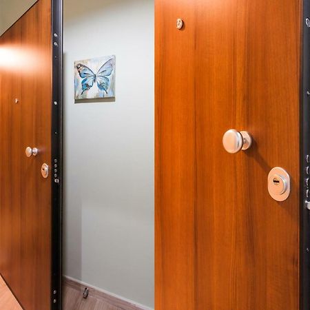 Modern Antique Private Rooms With Shared Bathroom Near To Acropolis Museum And Metro Station Athens Exterior photo