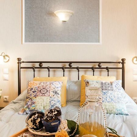 Modern Antique Private Rooms With Shared Bathroom Near To Acropolis Museum And Metro Station Athens Exterior photo