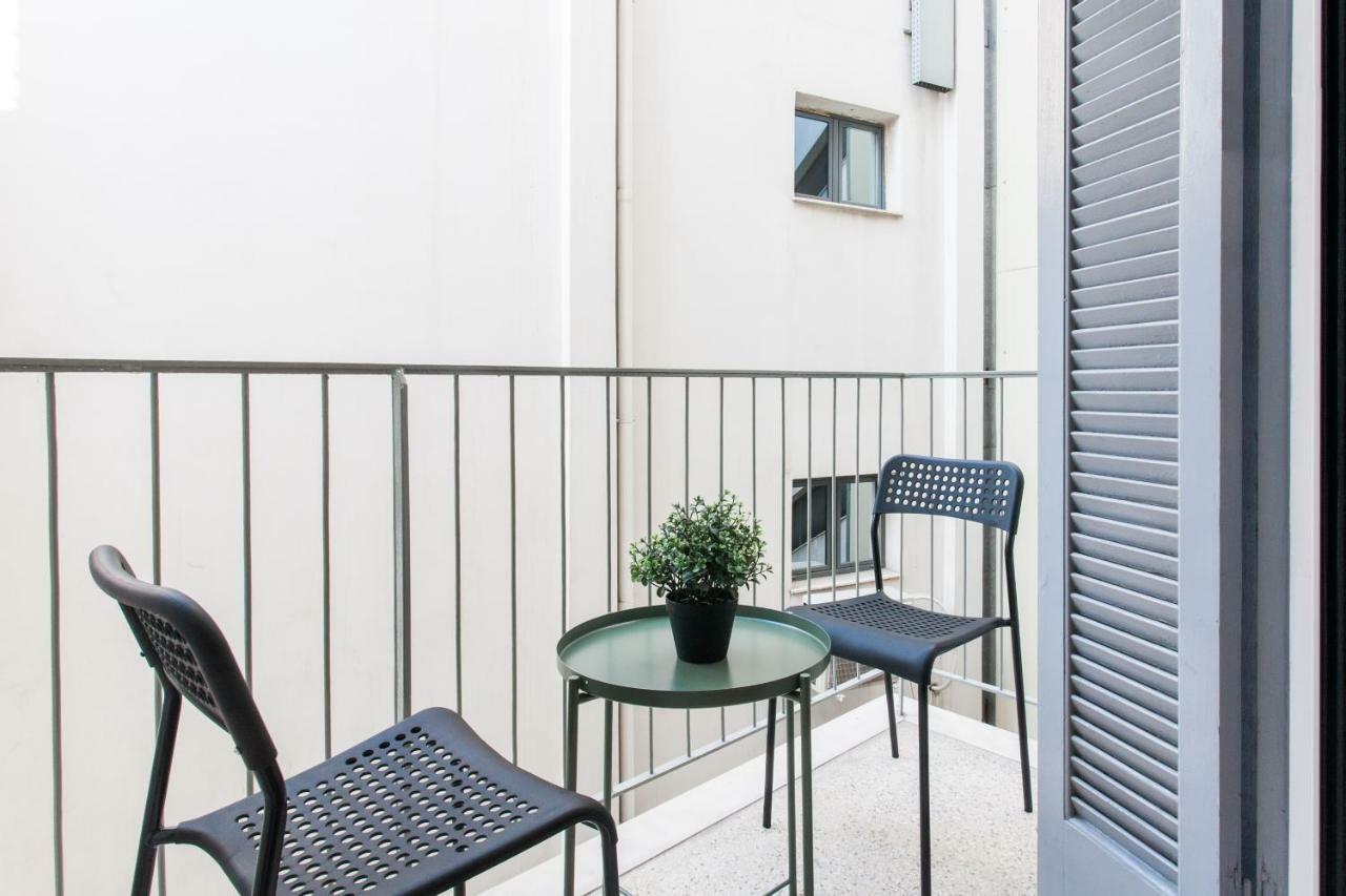 Modern Antique Private Rooms With Shared Bathroom Near To Acropolis Museum And Metro Station Athens Exterior photo