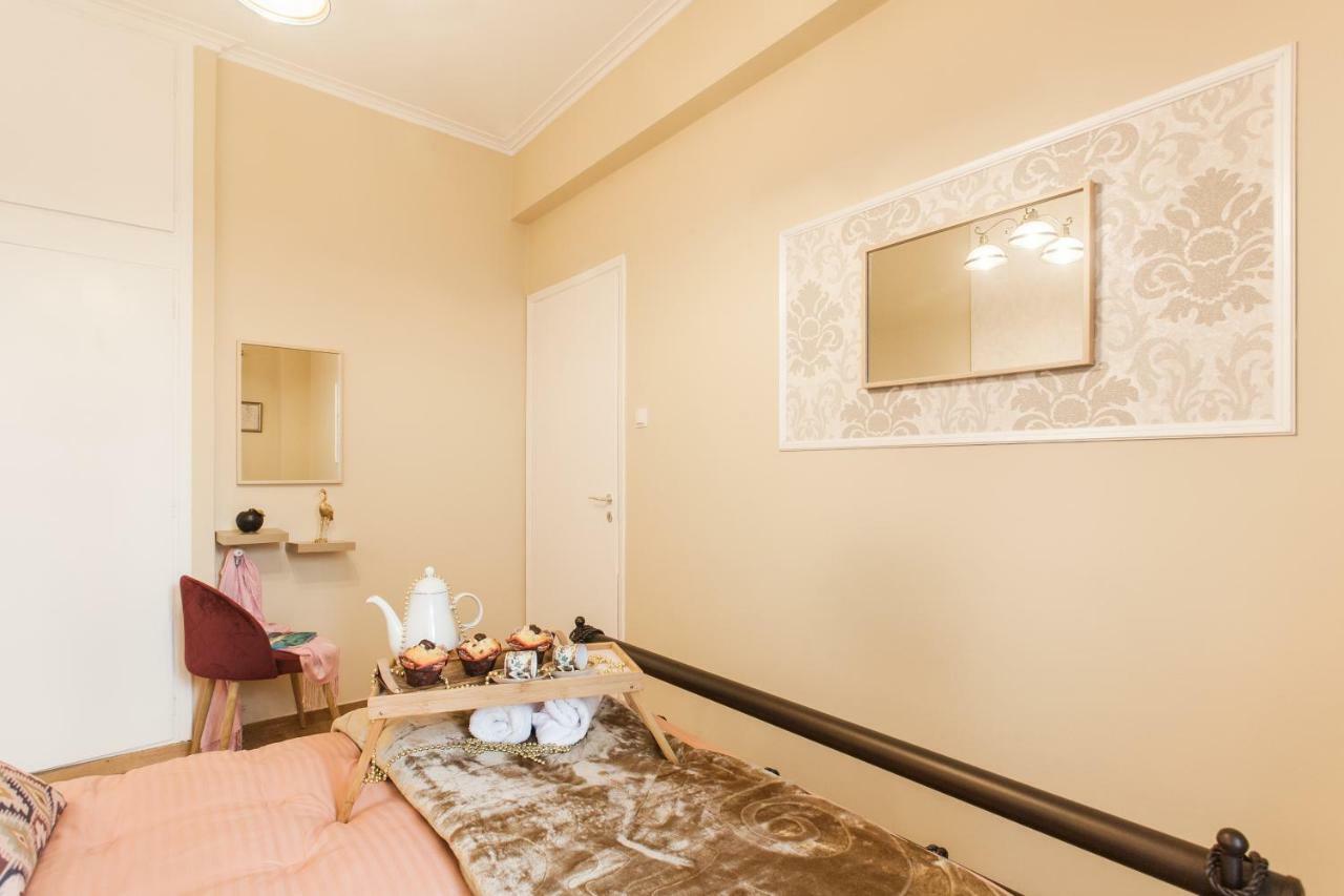 Modern Antique Private Rooms With Shared Bathroom Near To Acropolis Museum And Metro Station Athens Exterior photo