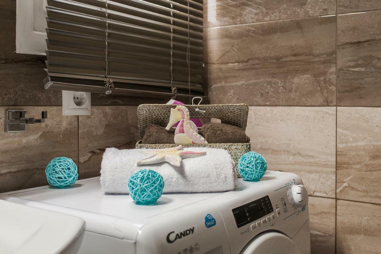 Modern Antique Private Rooms With Shared Bathroom Near To Acropolis Museum And Metro Station Athens Exterior photo