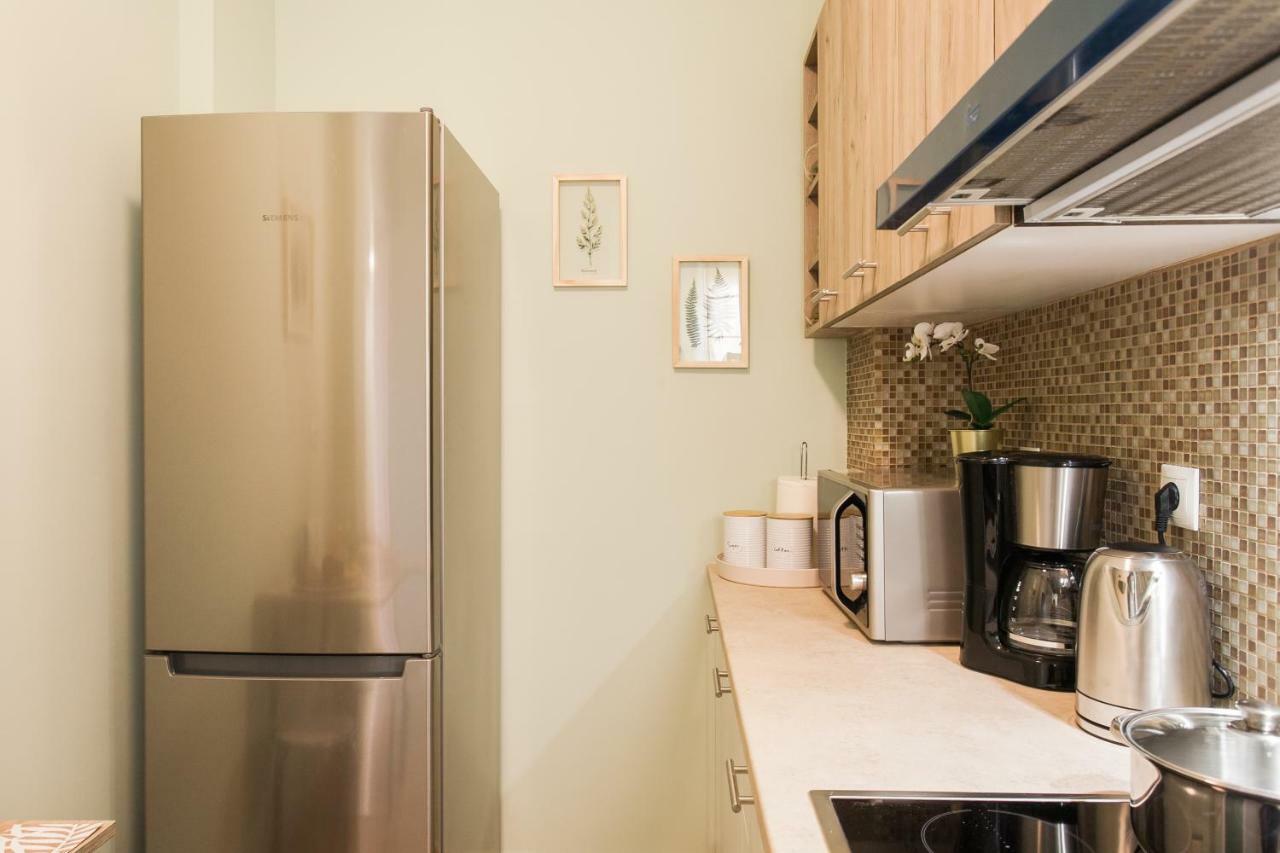 Modern Antique Private Rooms With Shared Bathroom Near To Acropolis Museum And Metro Station Athens Exterior photo