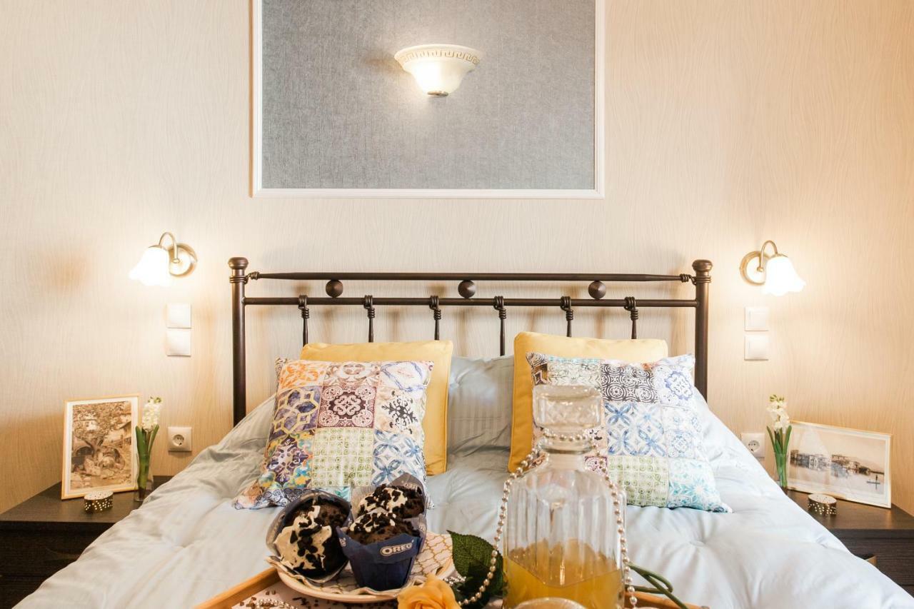 Modern Antique Private Rooms With Shared Bathroom Near To Acropolis Museum And Metro Station Athens Exterior photo