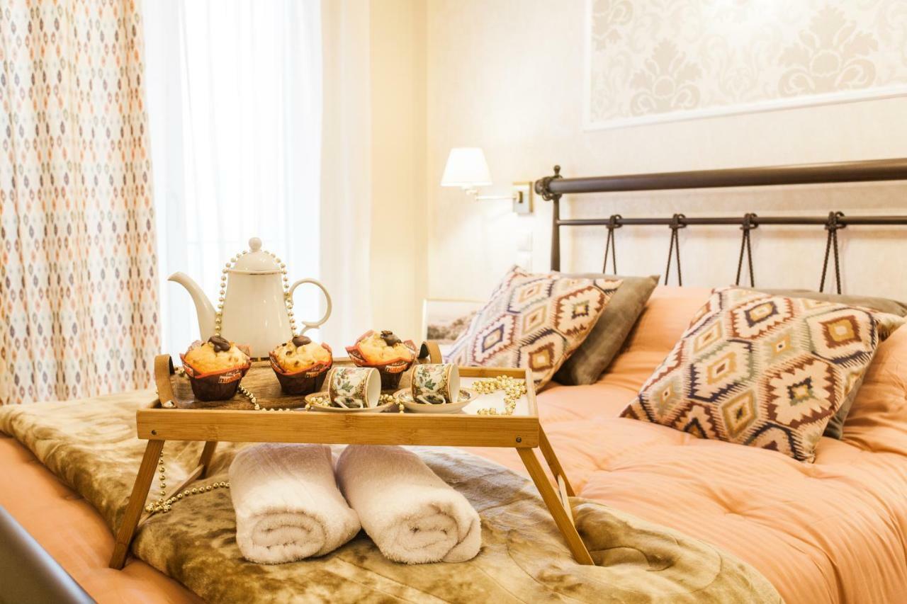 Modern Antique Private Rooms With Shared Bathroom Near To Acropolis Museum And Metro Station Athens Exterior photo