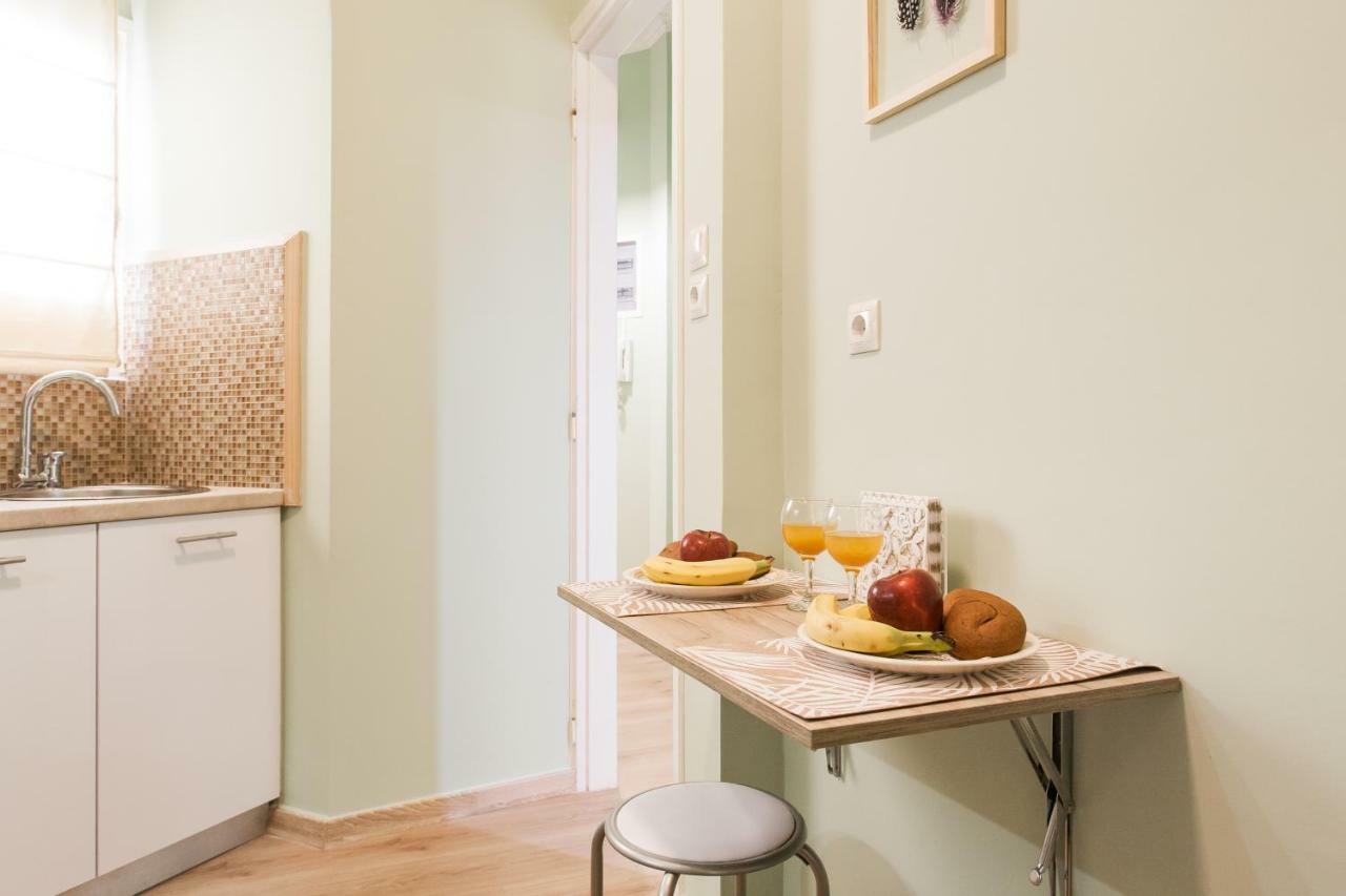 Modern Antique Private Rooms With Shared Bathroom Near To Acropolis Museum And Metro Station Athens Exterior photo
