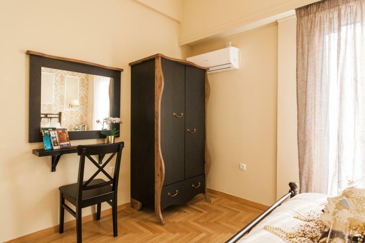 Modern Antique Private Rooms With Shared Bathroom Near To Acropolis Museum And Metro Station Athens Exterior photo