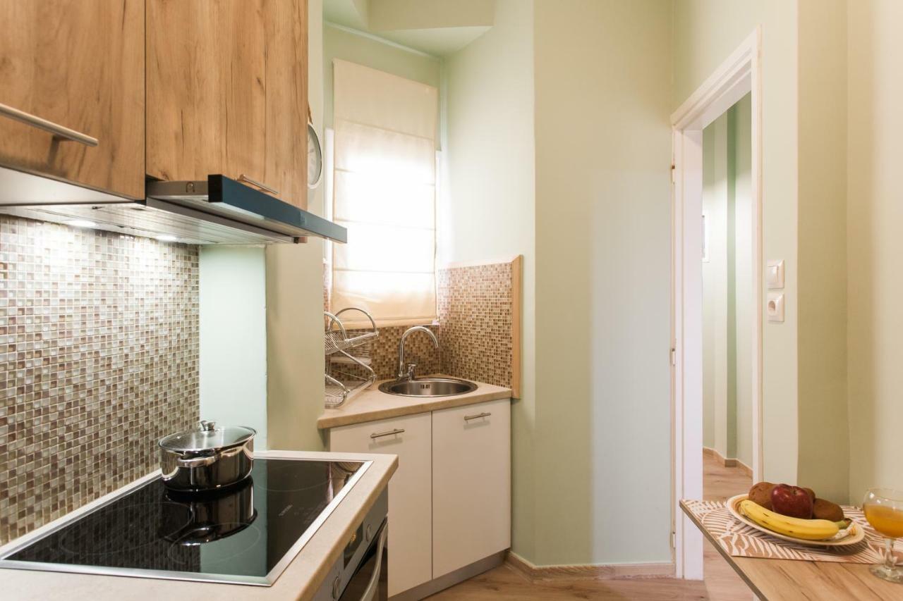 Modern Antique Private Rooms With Shared Bathroom Near To Acropolis Museum And Metro Station Athens Exterior photo