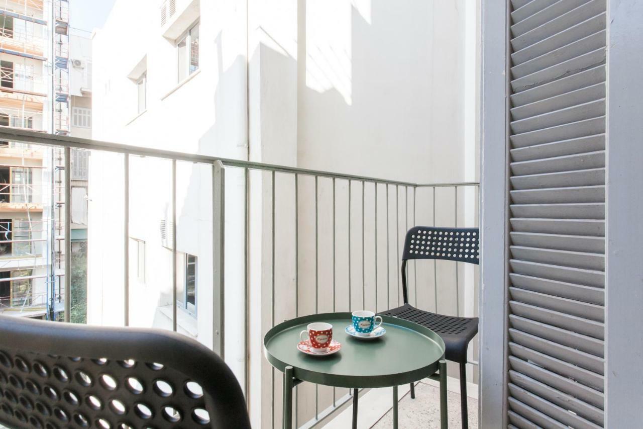 Modern Antique Private Rooms With Shared Bathroom Near To Acropolis Museum And Metro Station Athens Exterior photo